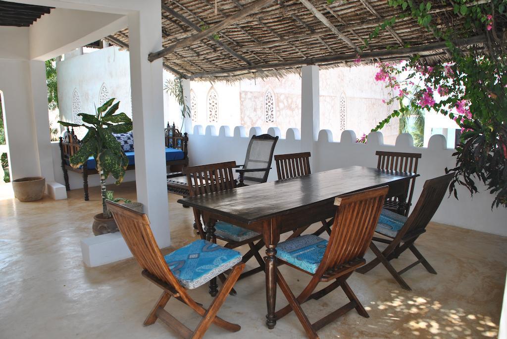 Shella White House Bed & Breakfast ลามู ภายนอก รูปภาพ