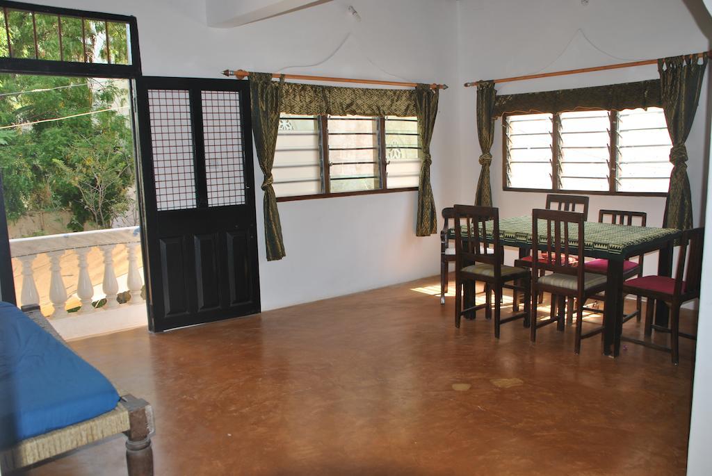 Shella White House Bed & Breakfast ลามู ภายนอก รูปภาพ