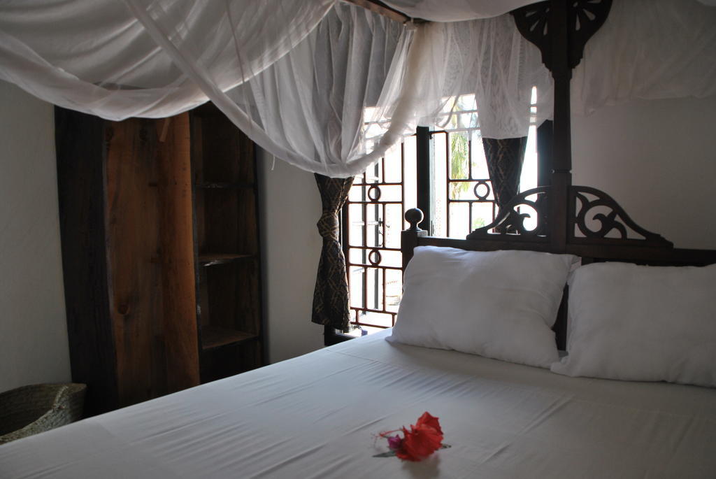 Shella White House Bed & Breakfast ลามู ภายนอก รูปภาพ